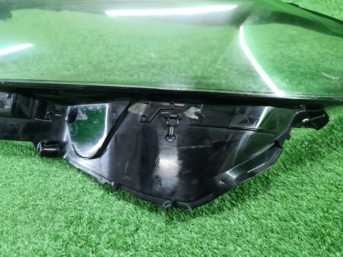 Стекло фары левое Toyota Camry xv70 (2020-н.в.)