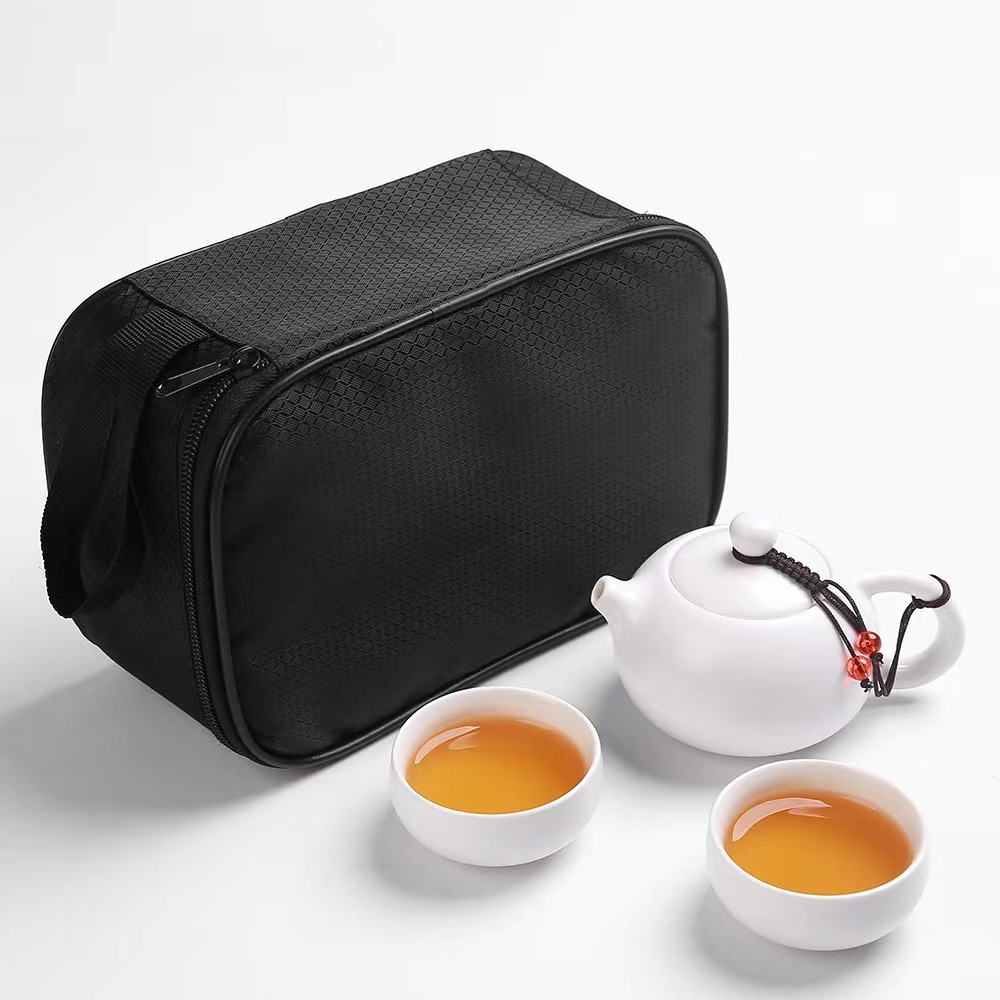 242023Y2 УЦЕНКА Сервиз ДОРОЖНЫЙ "Сиши+2", чайник 200мл + 2 пиалы 50мл в сумке, белый, фарфор