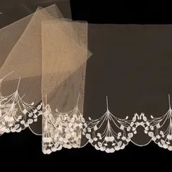 Вышивка на сетке телесная/белая 22 см