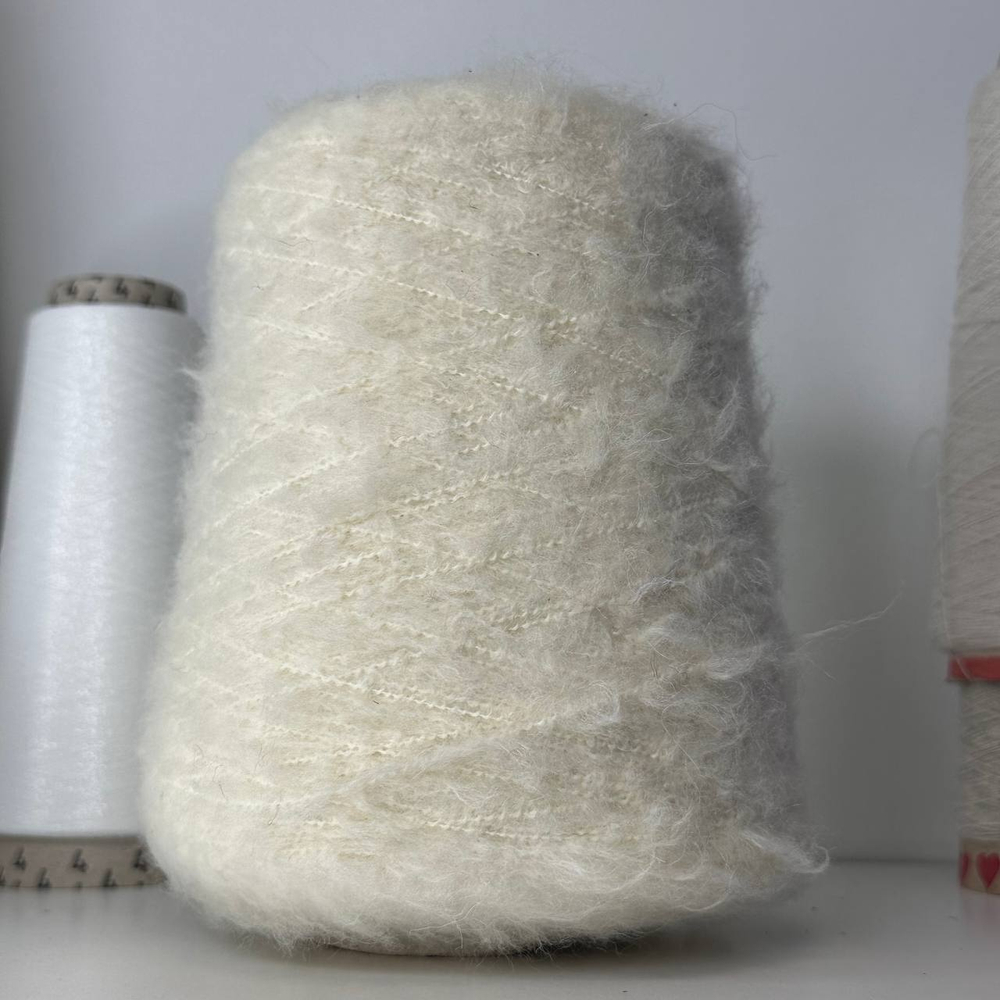 CHIGO - LAGOPOLANE; 50% меринос, 47% акрил, 3% эластан; 250м/100гр; col.119363 Pannacam P, цвет: Белый кремовый; S502