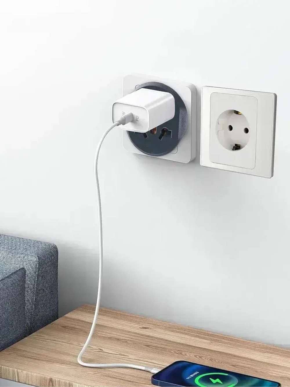 Универсальный адаптер-переходник с китайской вилки на российскую или евровилку, стильный чёрно-белый дизайн, компактный сетевой аксессуар для путешествий и дома