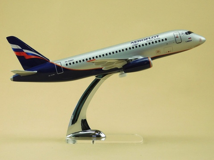 Модель самолета SSJ-100 (М1:100, Аэрофлот, RA-89007, Дмитрий Барилов)