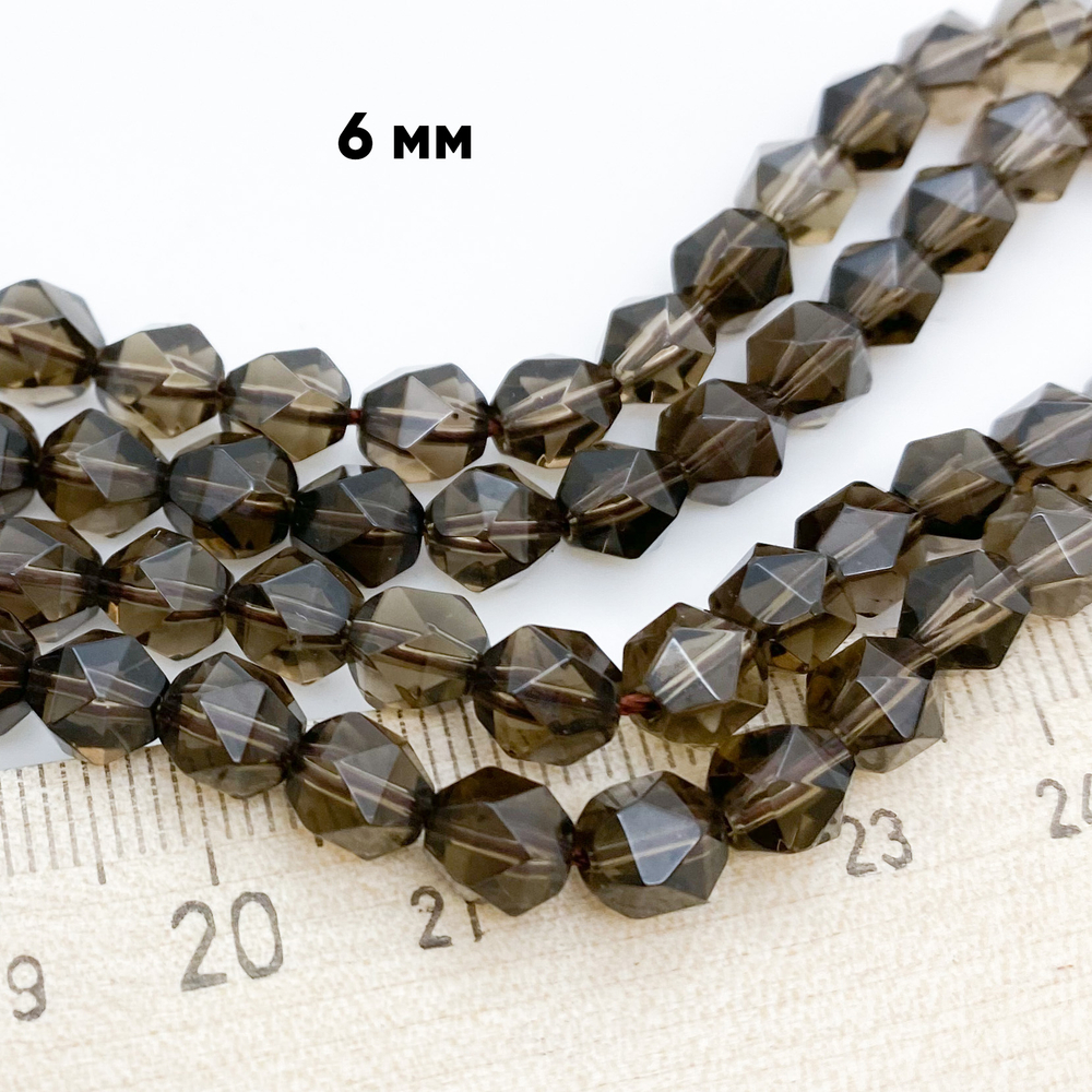 Дымчатый кварц крупной огранки, размер около 5,8-6 мм, цена за 15-16 шт (1/4 нити)