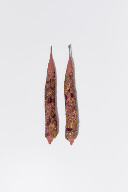 Розовая свеча среднего размера