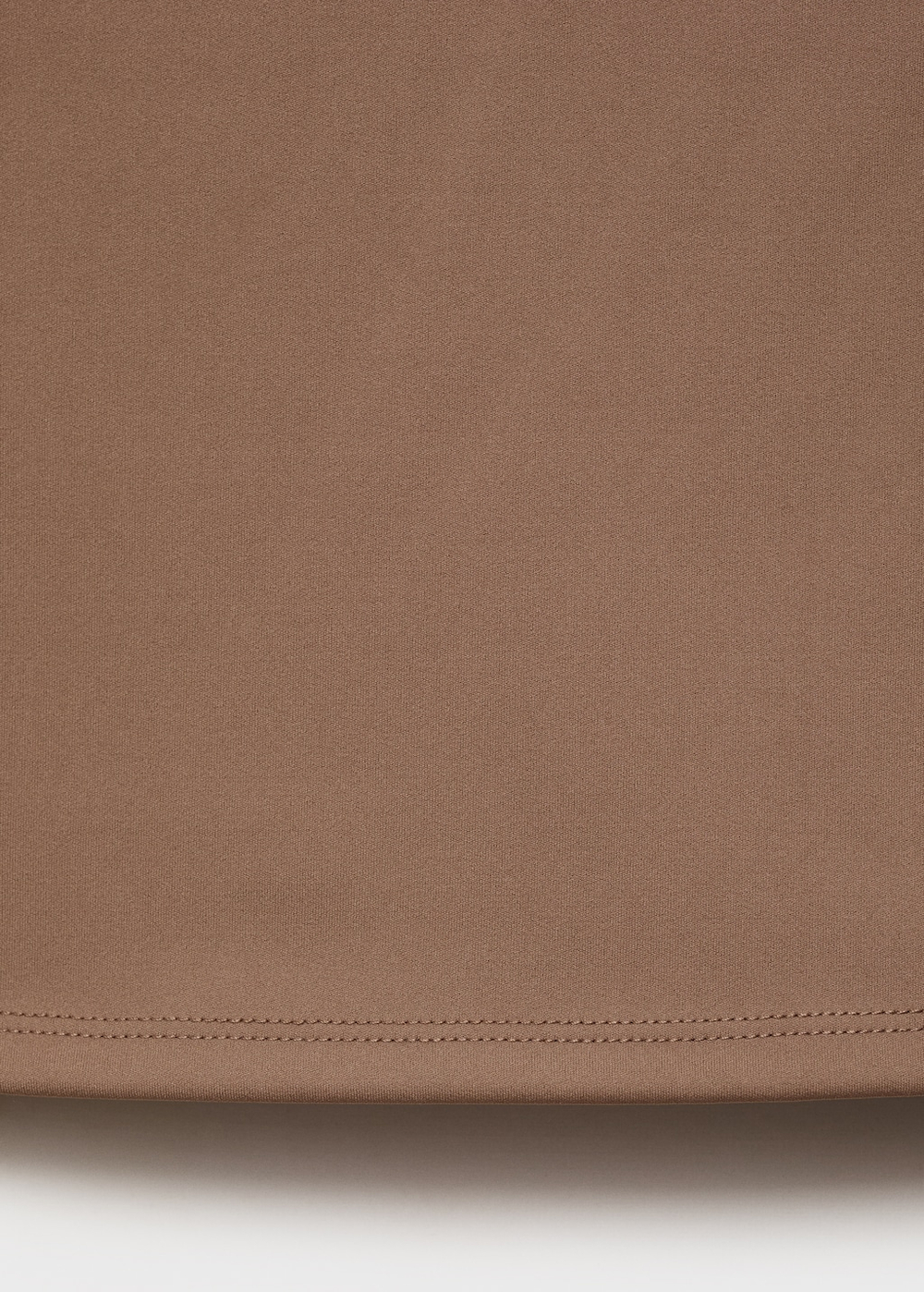 Приталенный топ на узких бретельках