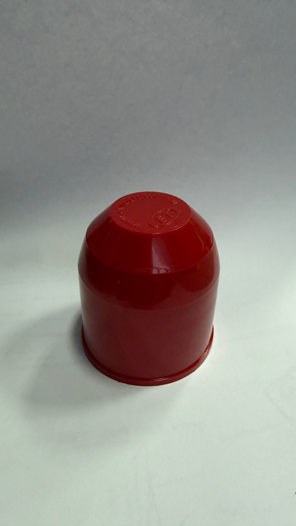 Колпачок на шар фаркопа без надписи, пластик, красный