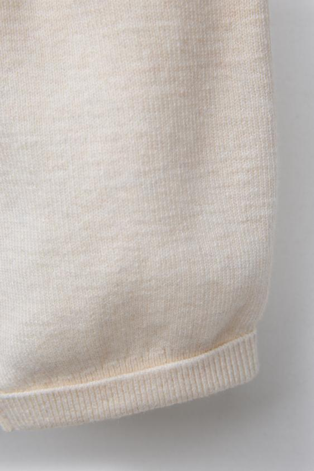 ZARA ТРИКОТАЖНЫЕ ШОРТЫ, ЭКРЮ