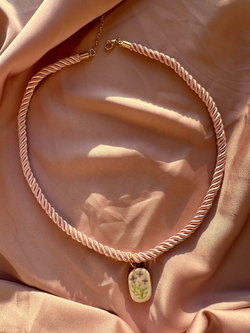 Чокер шнур сиреневый с подвеской