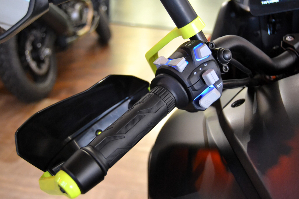 QJMOTOR SVT 650 X (Black)