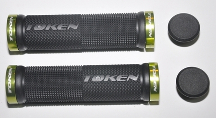 Грипсы TOKEN МТВ, 130мм., с 2 зелеными алюм грипстопами , чёрные. TK986GA Green