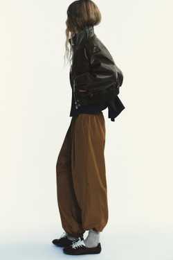 ZARA БРЮКИ-ШАРОВАРЫ ИЗ НЕЙЛОНА С ЭЛАСТИЧНЫМИ МАНЖЕТАМИ, ГОРЧИЧНЫЙ