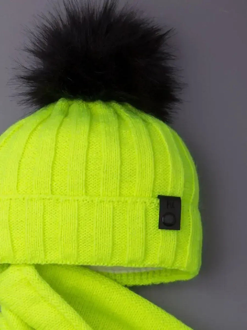 Шапка детская зимняя вязаная с помпоном и снуд