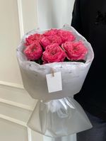 Авторский букет моно из розы яркого оттенка