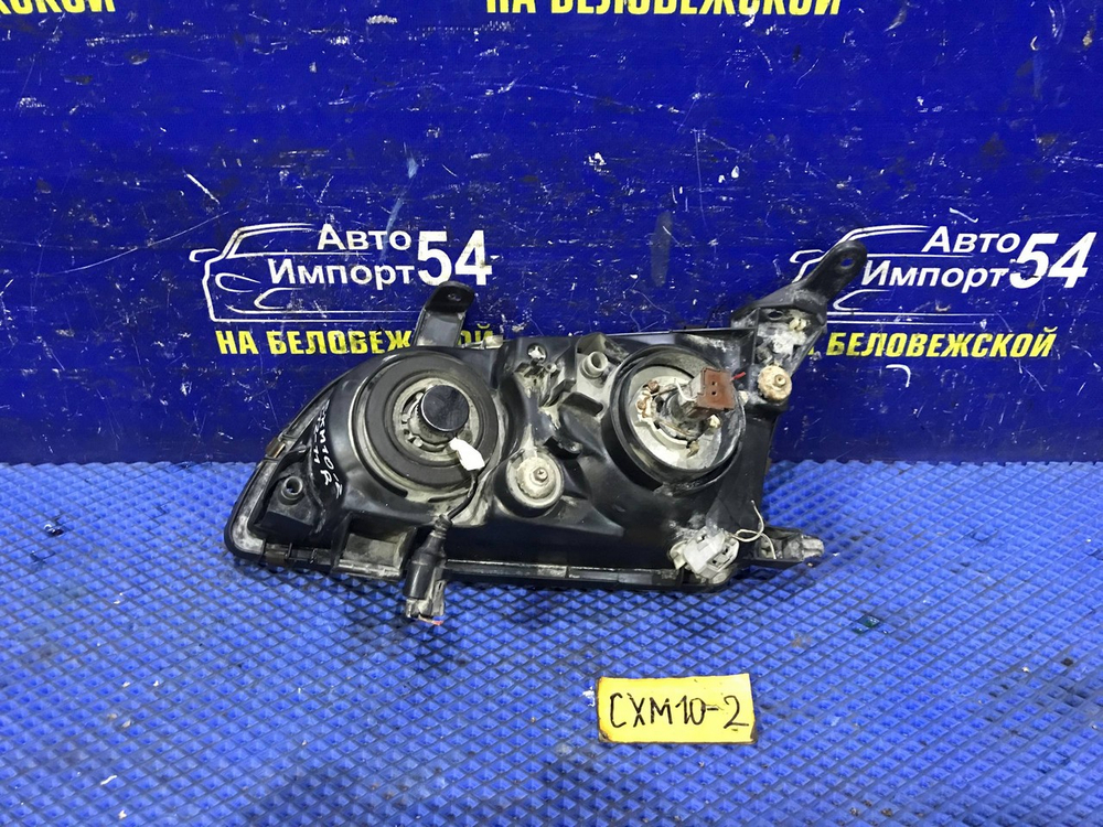 Фара передняя правая TOYOTA IPSUM 1997