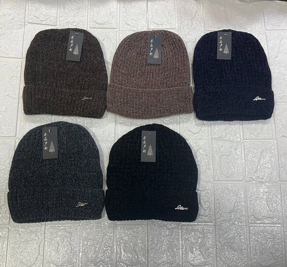 Вязаная шапка мужская