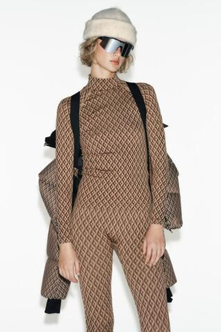 ZARA ТЕРМОФУТБОЛКА SKI COLLECTION С КОНТРАСТНЫМ УЗОРОМ, ТАБАЧНЫЙ