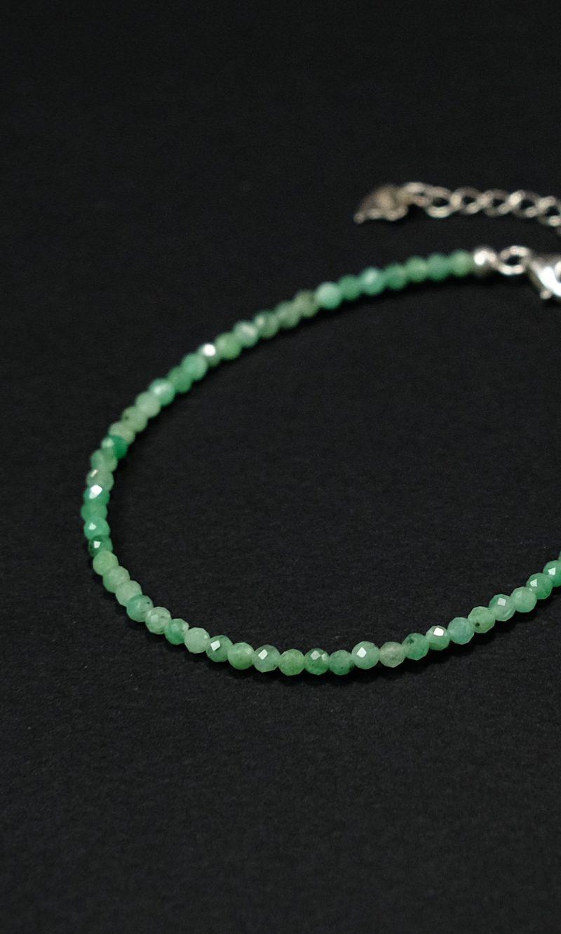 Браслет "Memo about Mindfulness" из изумруда огранка на замочке