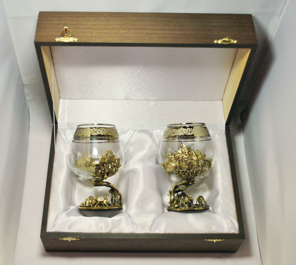 Набор из 2-х бокалов для коньяка "Три медведя" и "Охота на глухаря" (подарочный футляр)