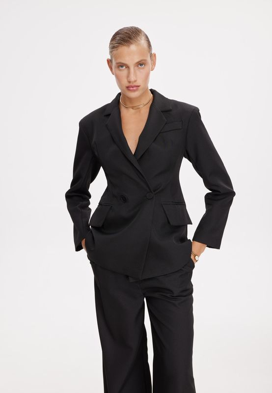 Костюм брючный с приталенным жакетом