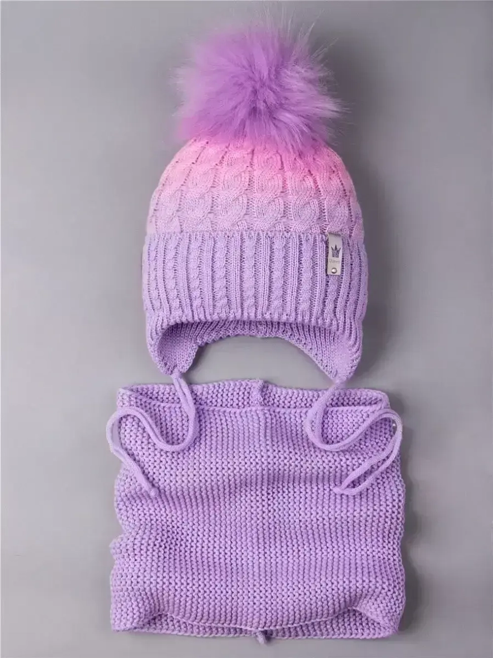 Шапка для девочки зимняя вязаная с помпоном и снуд