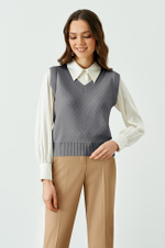 22742 Жилет женский (серый)