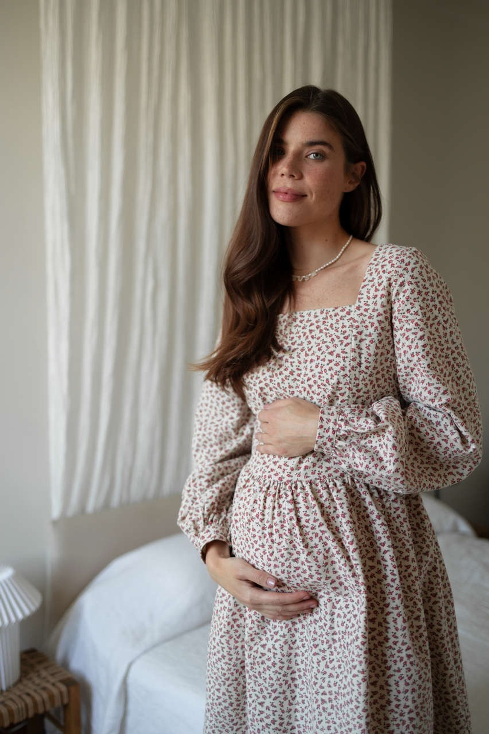 Платье Скарлетт из фланели для беременных и кормящих мам, Кремовый с розовыми цветами