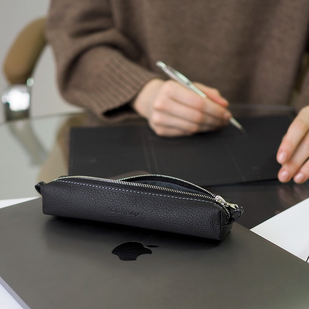 Пенал Cartouche из кожи теленка черного цвета