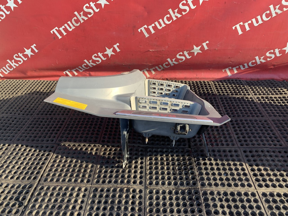 Корпус подножек левый 2021г