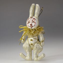 Ёлочная игрушка Кролик с двойным воротником