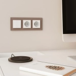 Рамка на 3 поста Favorit (латте, стекло) W0031142