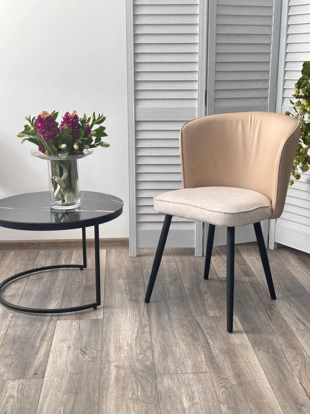 Стул М-City DISAUR Моне Айвори Rovena Ivori ткань, Orakul 130 Экокожа, Черный каркас