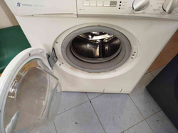 Стиральная машина Electrolux EWF1090 б/у фронтальная 5 кг до 1000 об/мин