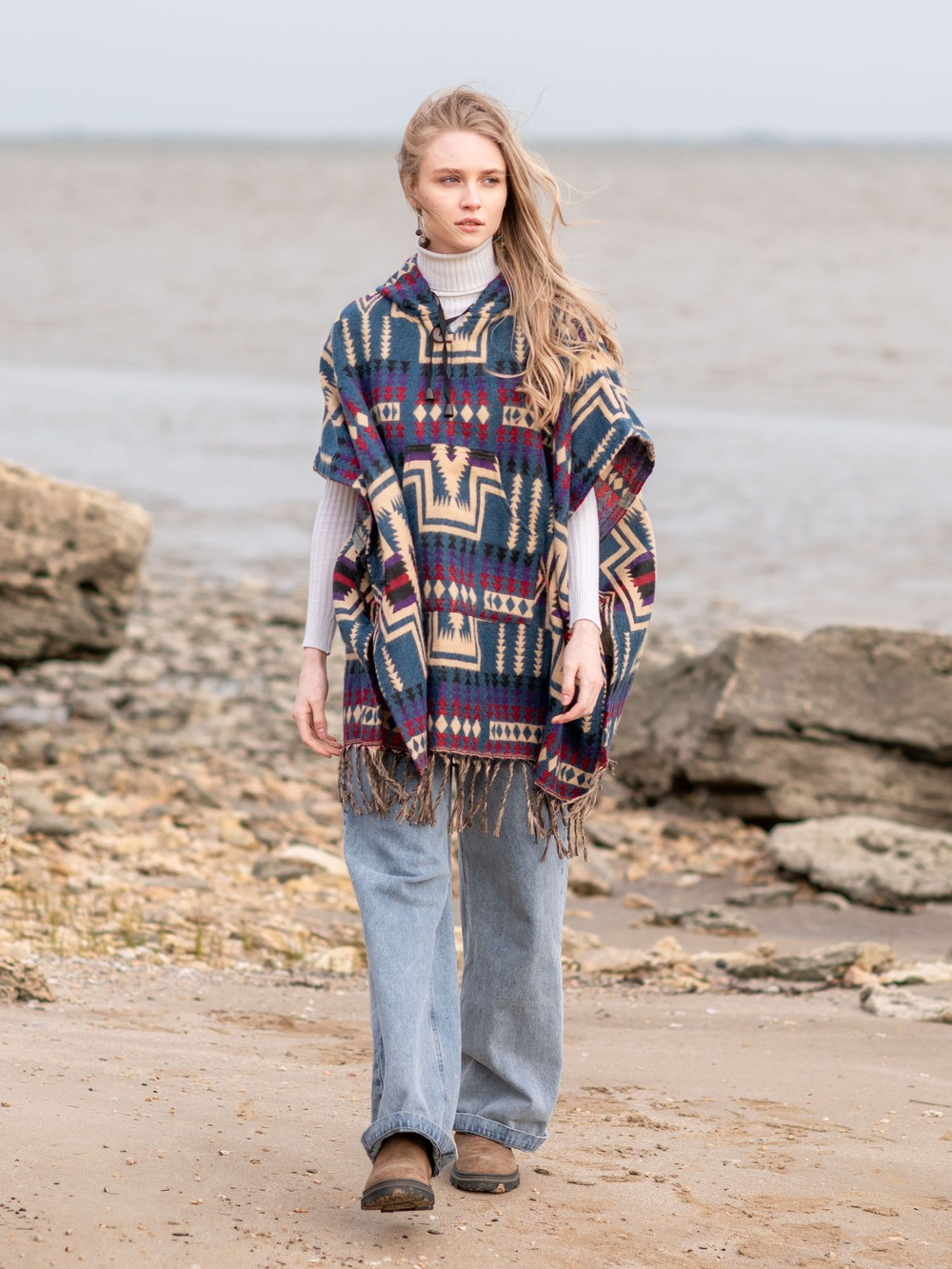 Пончо теплое с орнаментом Навахо