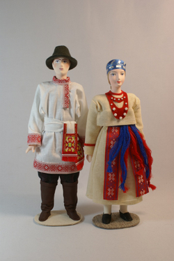 Кукла интерьерная фарфоровая в костюме Водь