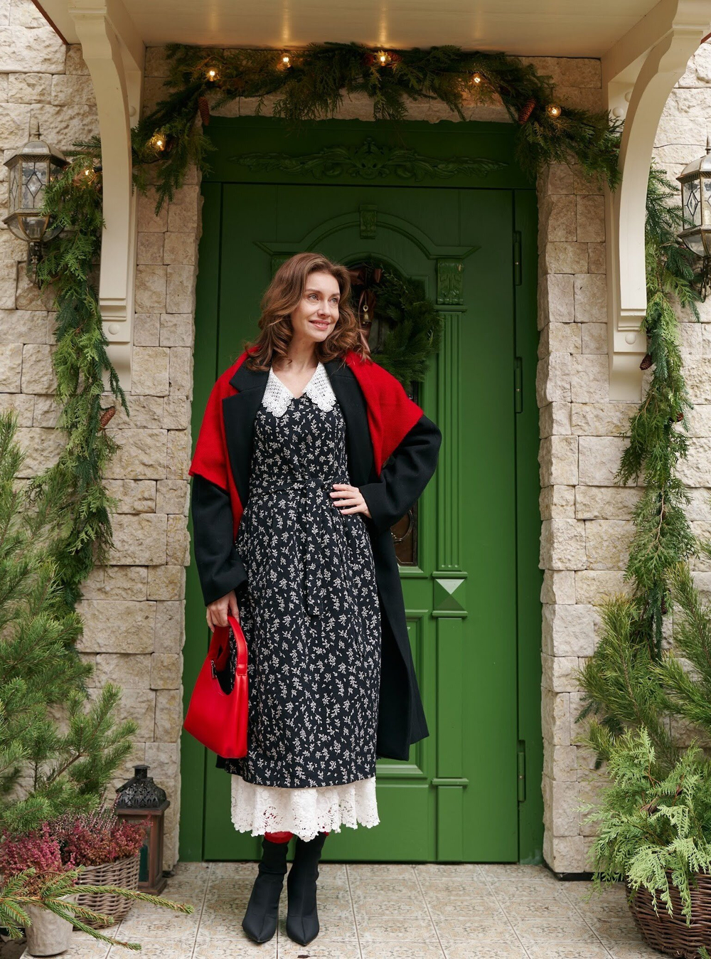 Платье с кружевным воротником