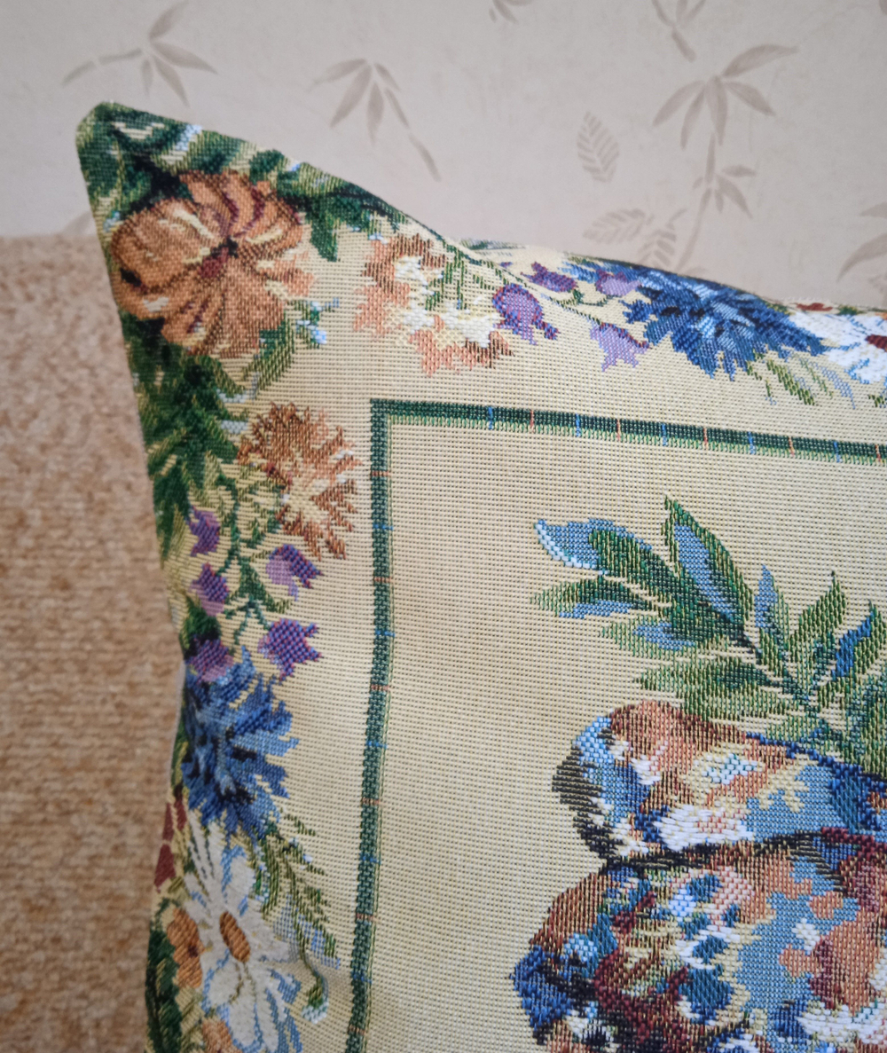 Декоративный гобеленовый чехол Летний зной 47х47