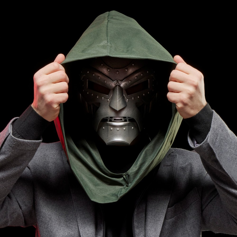 Hasbro Marvel Legends - DOCTOR DOOM Шлем с капюшоном G0586