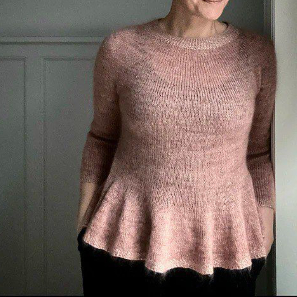 Описание по вязанию пуловера с круглой кокеткой спицами "Elly"