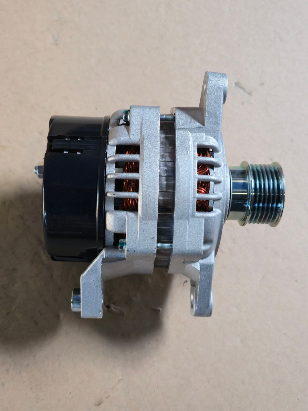 Генератор Камаз, МАЗ, Урал дв.ЯМЗ-656, 658 ЕВРО-3 (вып.с авг.2009г)поликлин. шкив 28В 90А Автоэлектрика