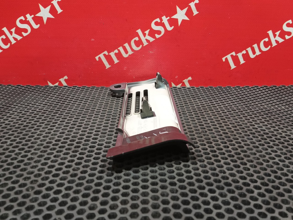 Накладка решетки радиатора левая 2019г.