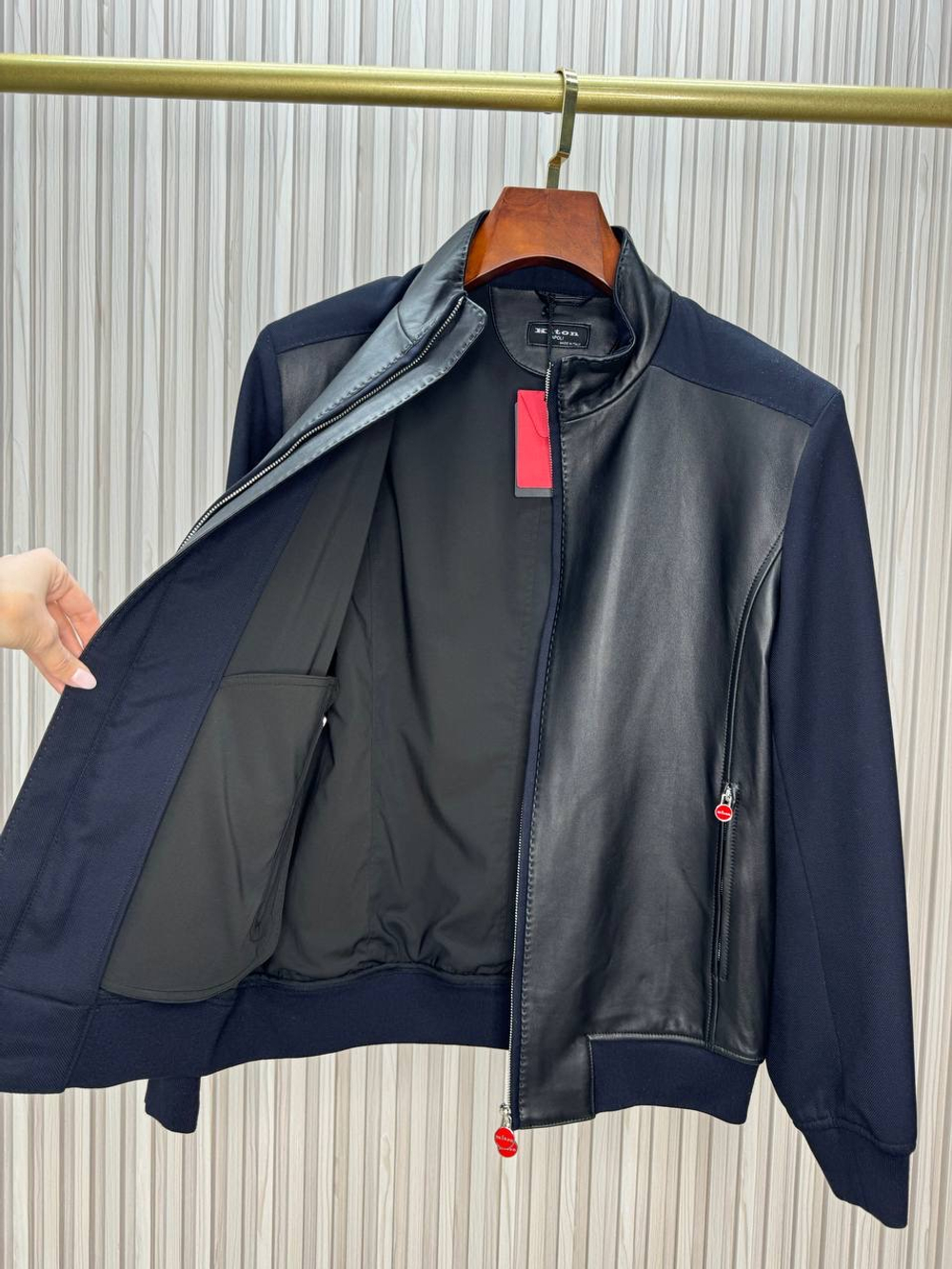 Кожаная куртка Kiton