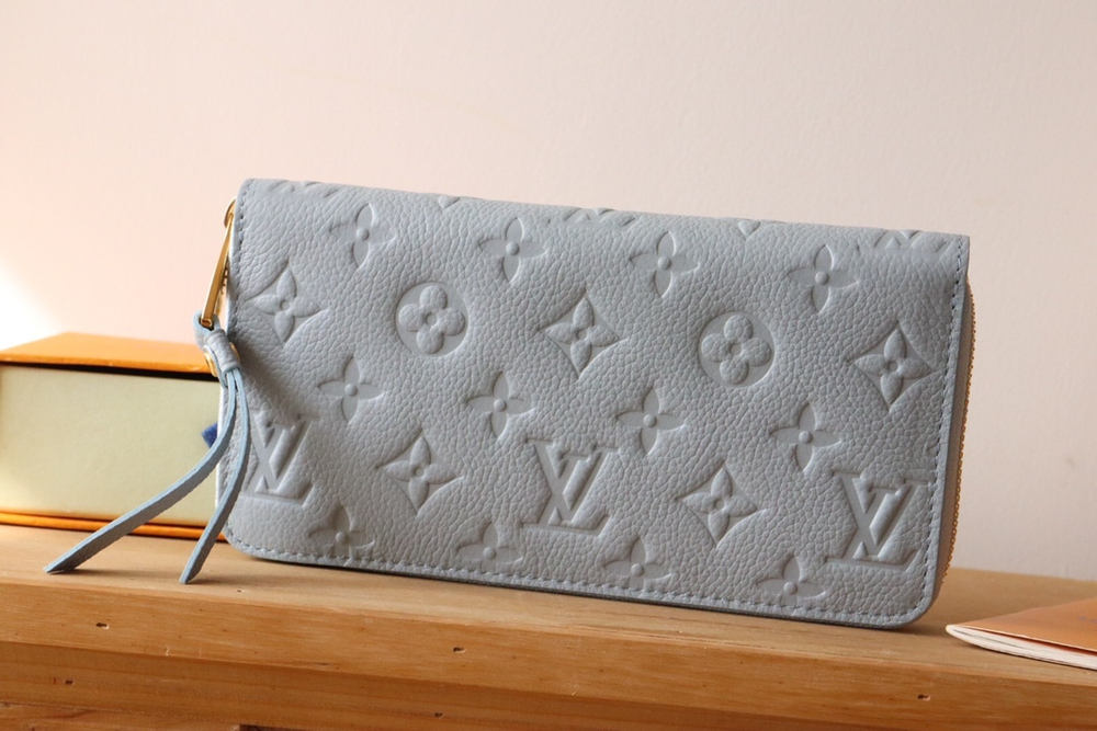 Louis Vuitton Zippy Wallet