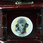 Граммофон с фарфоровыми вставками с изображением собак