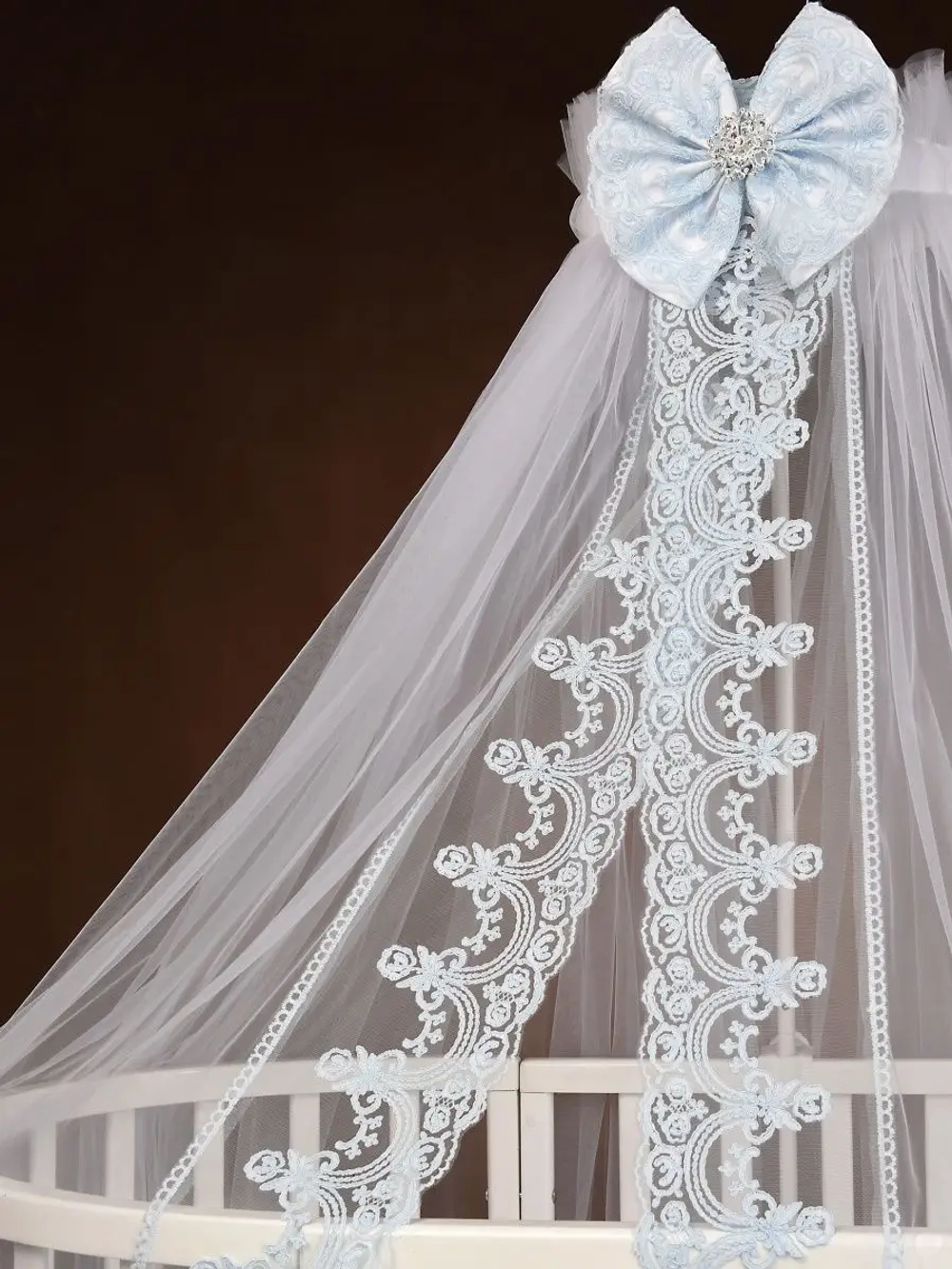 Балдахин с кружевом и брошью "Версаль"