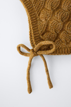 ZARA ЧЕПЧИК С УЗОРОМ «КОСЫ», ОХРА