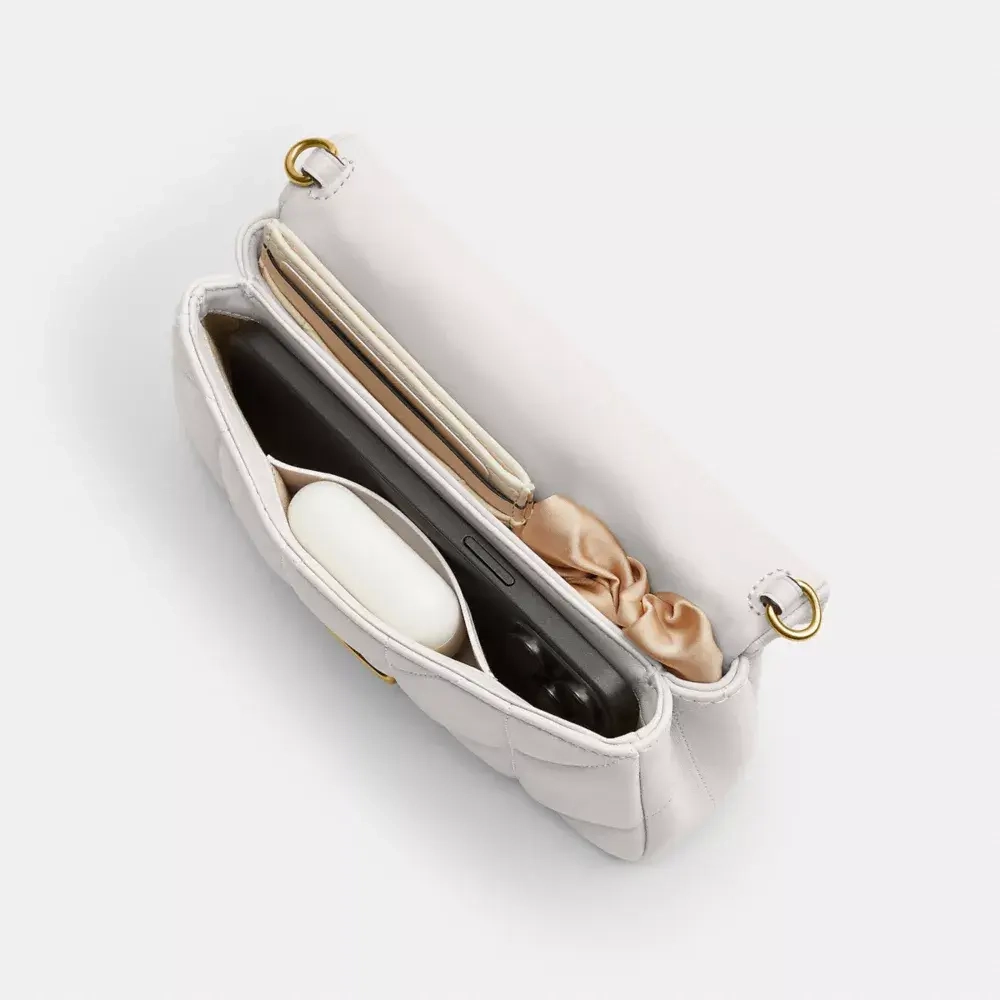 COACH СУМКА ЧЕРЕЗ ПЛЕЧО TABBY 19 С ЦЕПОЧКОЙ И СТЕЖКОЙ, БЕЛЫЙ