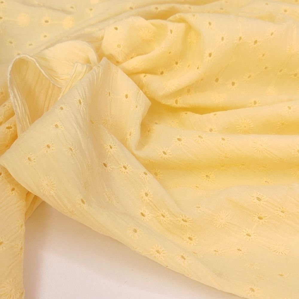 Батист шитьё "Цветочные ромбы"