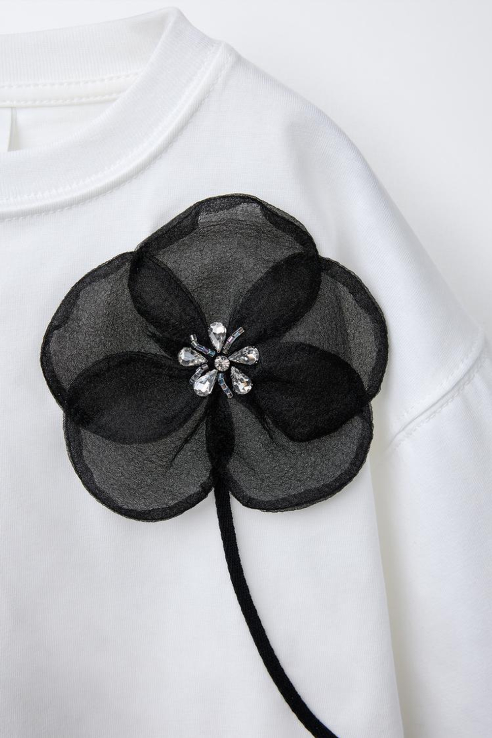 ZARA ФУТБОЛКА С ЦВЕТОЧНЫМ УЗОРОМ ИЗ ОРГАНЗЫ, БЕЛЫЙ