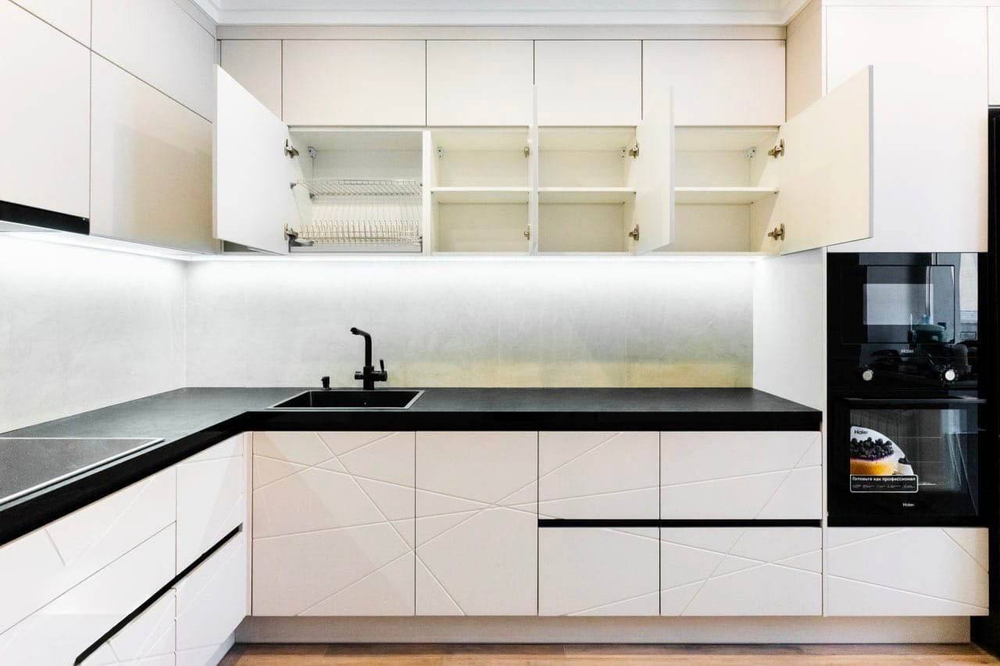 Угловая кухня - корпус ЛДСП Kronospan 16 мм, фасады МДФ 19 мм (эмаль)