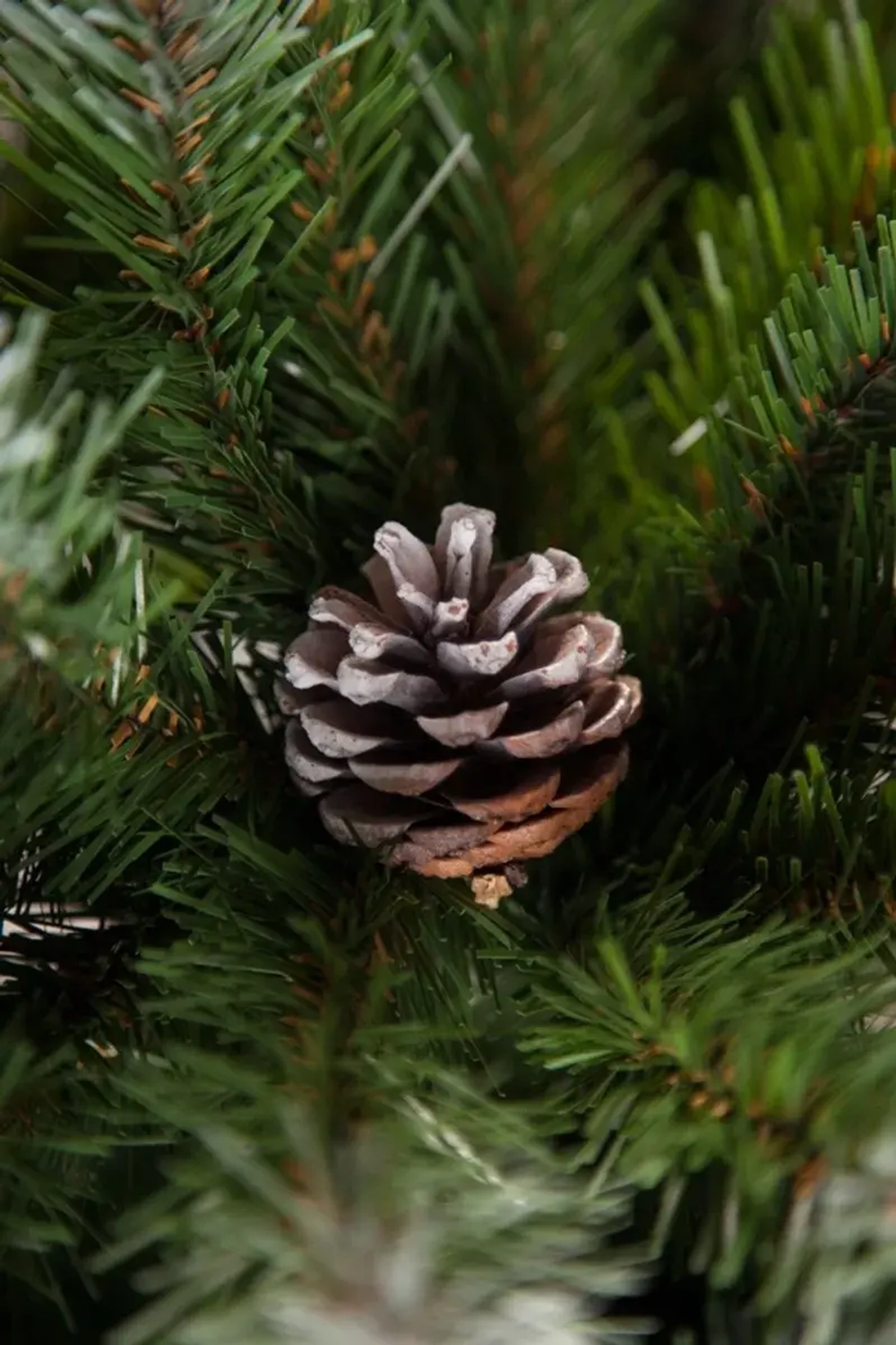 Елка Императрица заснеженная с шишками 120 см., мягкая хвоя, Triumph Tree (73977)